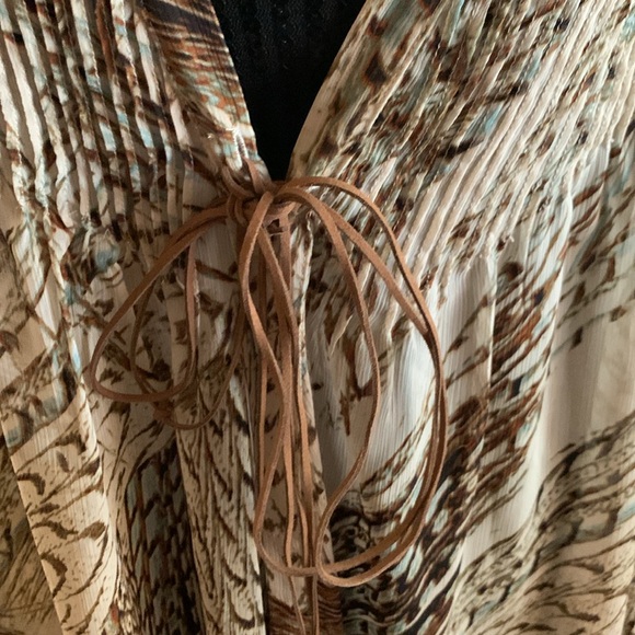 🎉2X HOST PICK🎉 Boston Proper Boho Feather Print Blouse - Picture 5 of 7